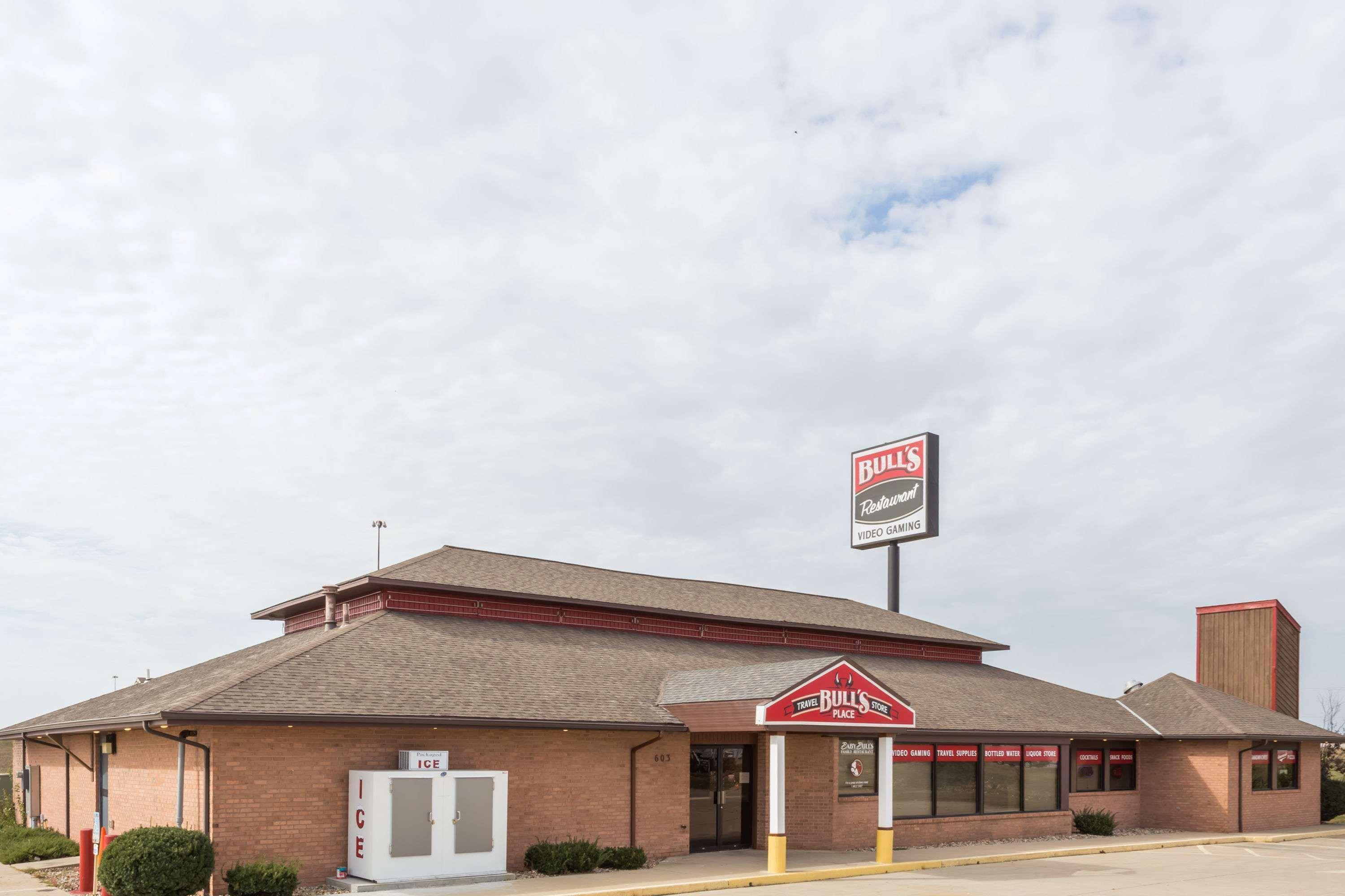 Super 8 By Wyndham Pontiac Hotel Exterior photo